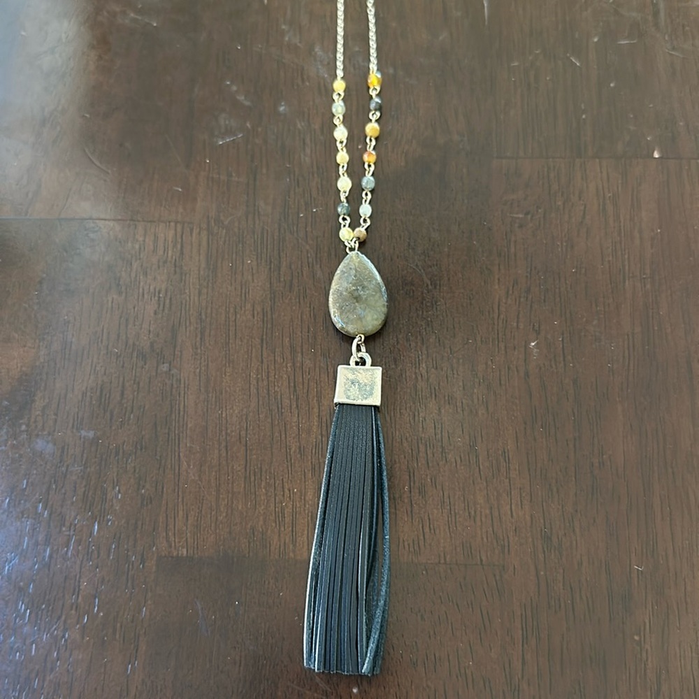 Long necklace with stone and tassle